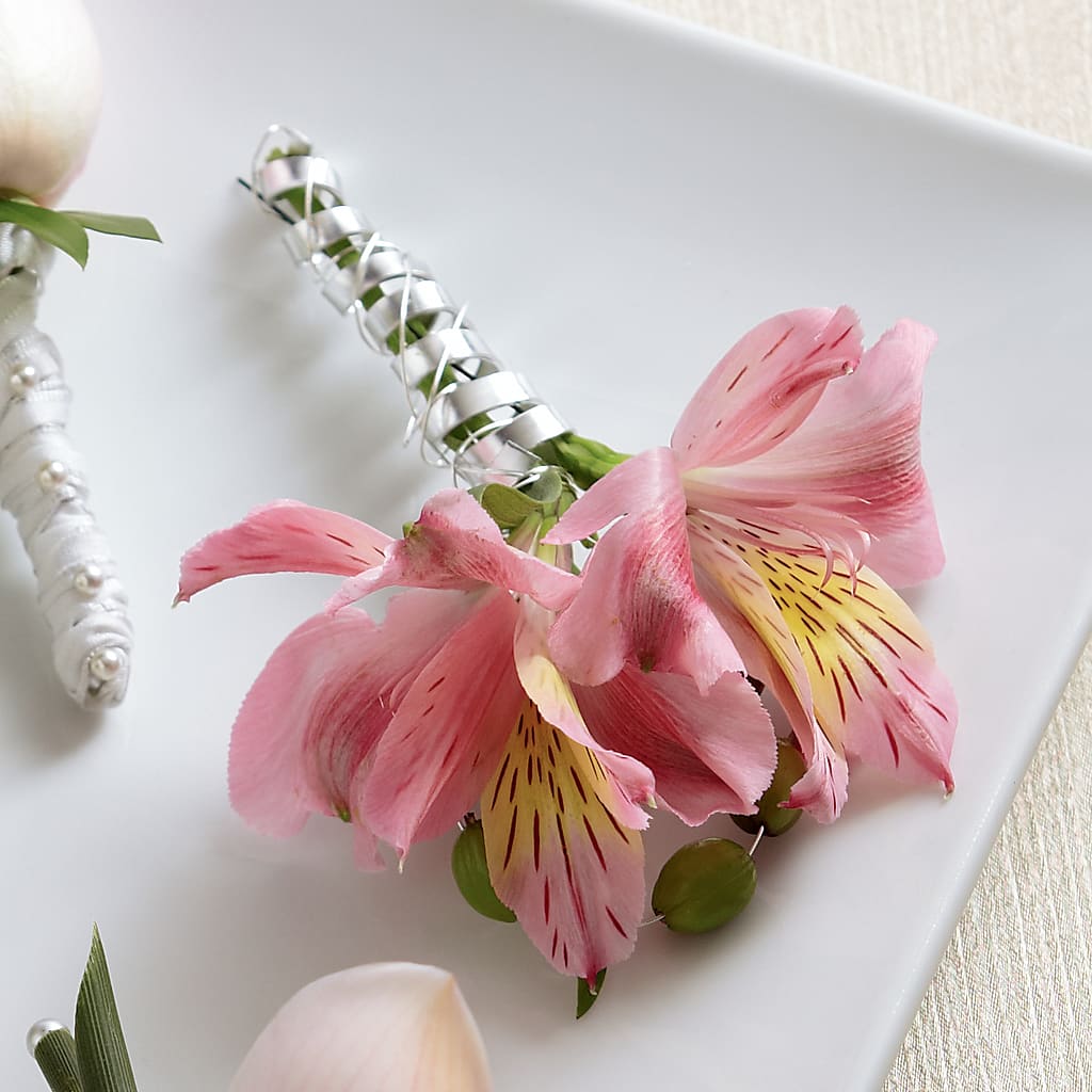 Pink Peruvian Lily Boutonniere – Floreria Mexico #3, Torrance CA